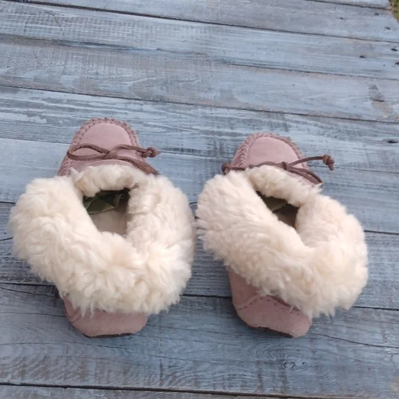 UGG Slippers - Picture 4 of 13